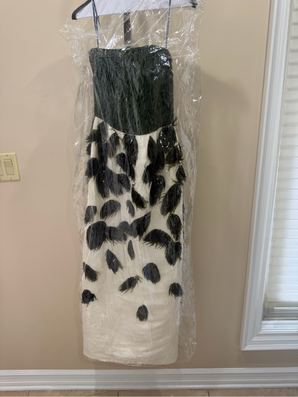Oscar de la Renta Strapless Green and White Leaf Appliqué Gown - Picture 14 of 14